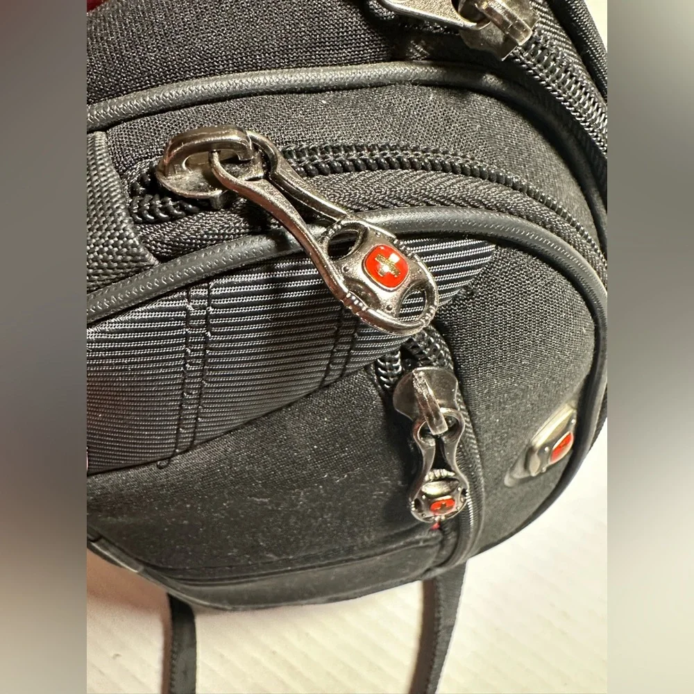 Wenger Swiss Gear The Sherpa LG Cam CSE Neopro‎ Medium Padded Camera Bag Black